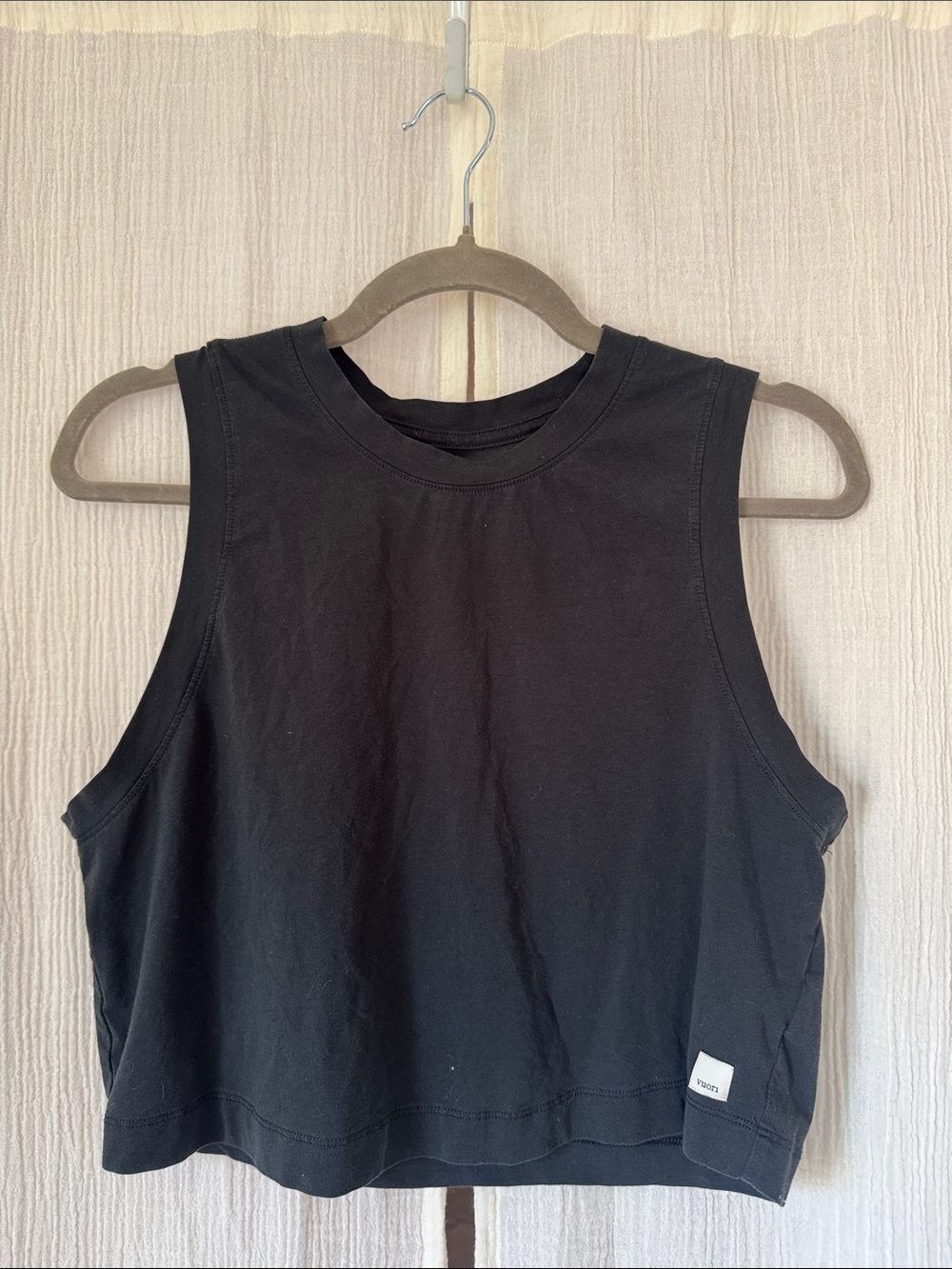 Vuori Black Cropped Muscle Tank